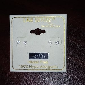 🤍NWT 100% ALLERGENIC EARRINGS🤍